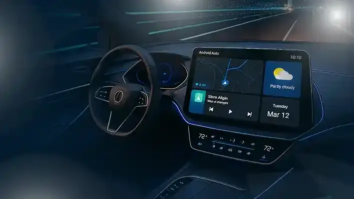 How have CarPlay and Android Auto technologies changed the driving experience in the GCC?